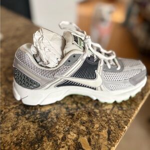 Nike Zoom Vomero 5 Cobblestone Sneakers - NIB women’s size 7